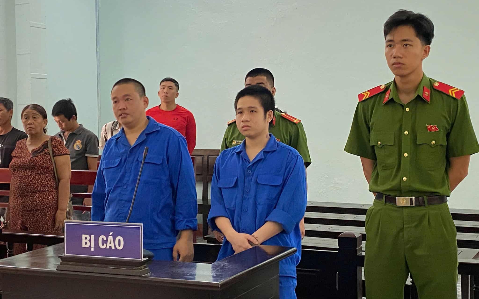 Mua ma túy từ “người lạ” trên mạng xã hội , ông chủ quán nhậu cùng nhân viên lĩnh án- Ảnh 2.