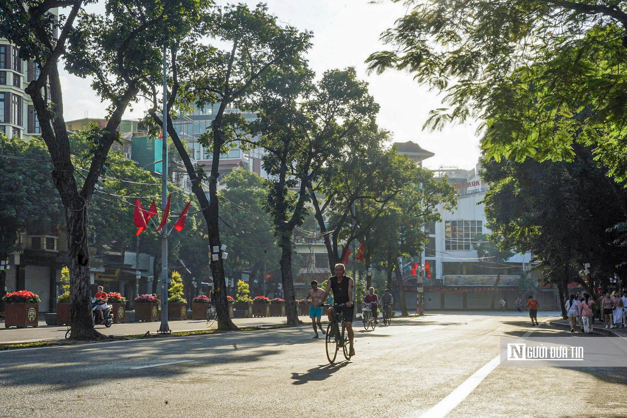 Hà Nội: Không gian hồ Hoàn Kiếm sau 3 tháng cải tạo, chỉnh trang - Ảnh 10.