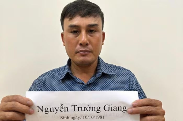 Vụ "chặt chém" cuốc xe 2,5 triệu đồng: Tài xế từng có tiền án về tội cướp tài sản - Ảnh 1.