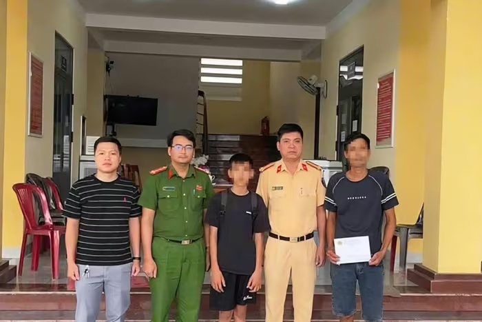 Kịp thời giải cứu thiếu niên 16 tuổi sập bẫy "việc nhẹ, lương cao"- Ảnh 1.