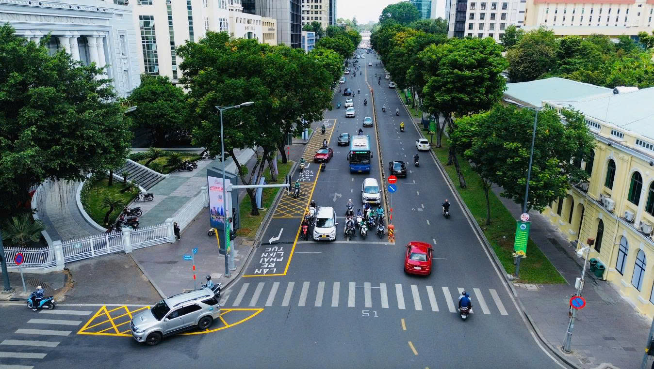 Tp.HCM tiếp tục mở rộng làn đường rẽ phải liên tục, giảm ùn tắc giao thông- Ảnh 1. Tp.HCM tiếp tục mở rộng làn đường rẽ phải liên tục, giảm ùn tắc giao thông- Ảnh 1.