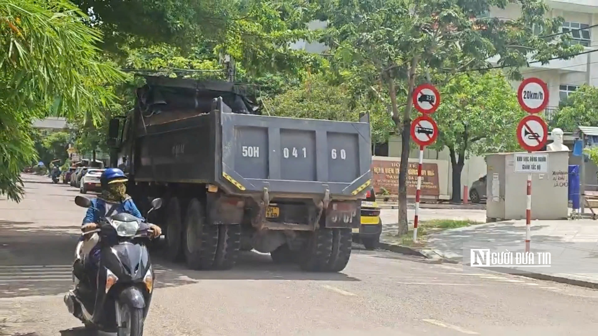 Gia Lai: Đoàn xe ben vô tư chạy đường cấm, chở vật liệu tận thu- Ảnh 4.