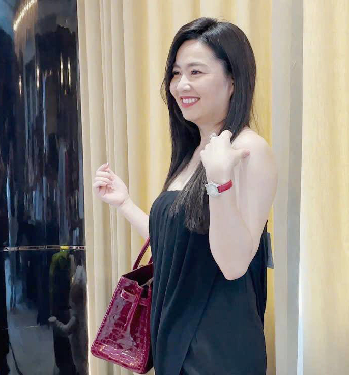 "Người yêu mới" của Quốc Trường gây sốc khi đeo trang sức có giá trị khủng - Ảnh 4.