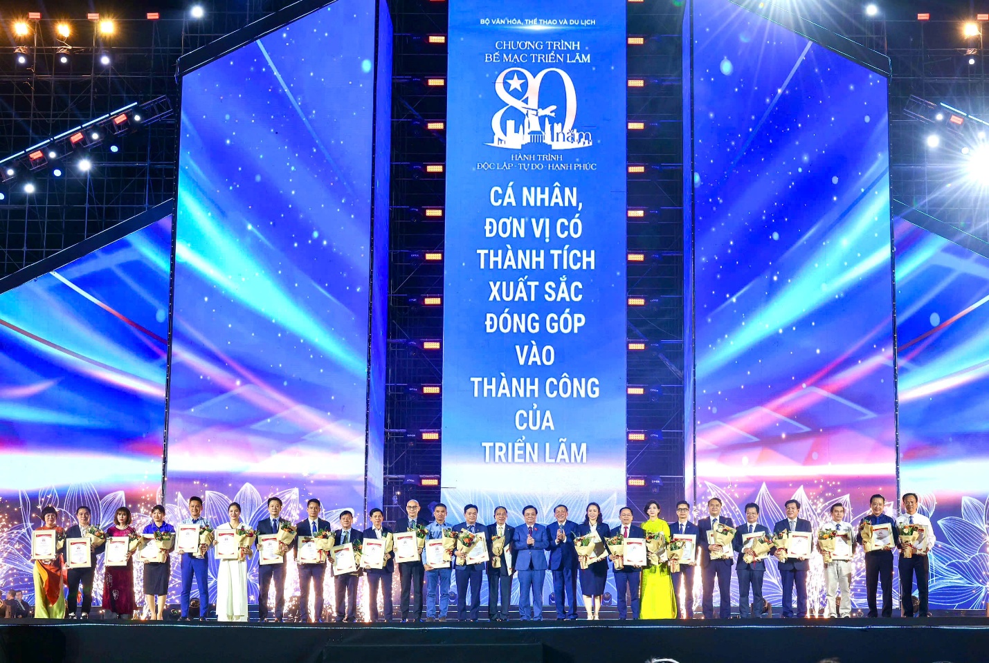 MIK Group lọt Top “Không gian trưng bày tiêu biểu” tại Triển lãm Thành tựu đất nước - Ảnh 1.