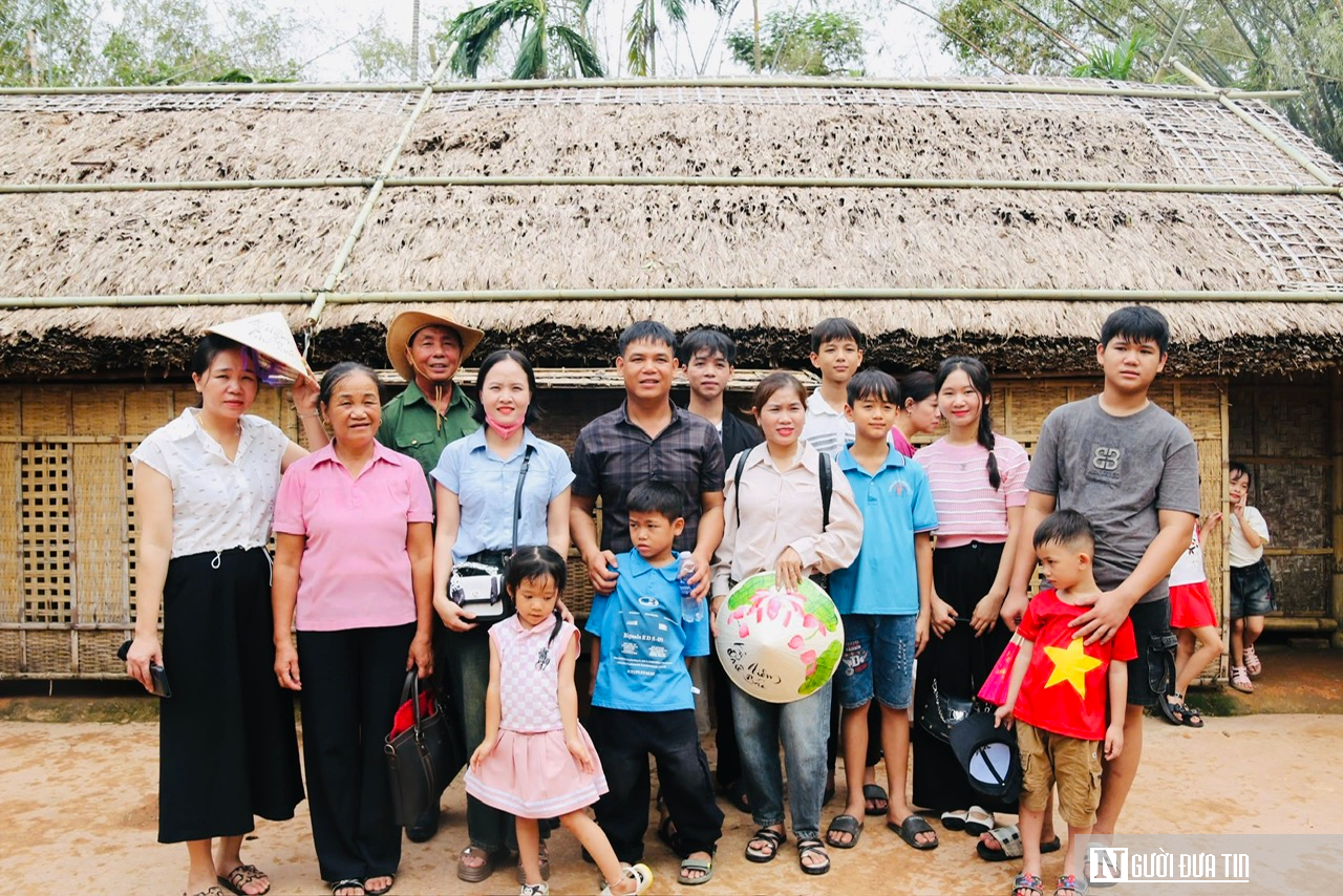 Dòng người hồi hương về thăm quê Bác Hồ dịp Quốc khánh 2/9- Ảnh 6. Dòng người hồi hương về thăm quê Bác Hồ dịp Quốc khánh 2/9- Ảnh 6.