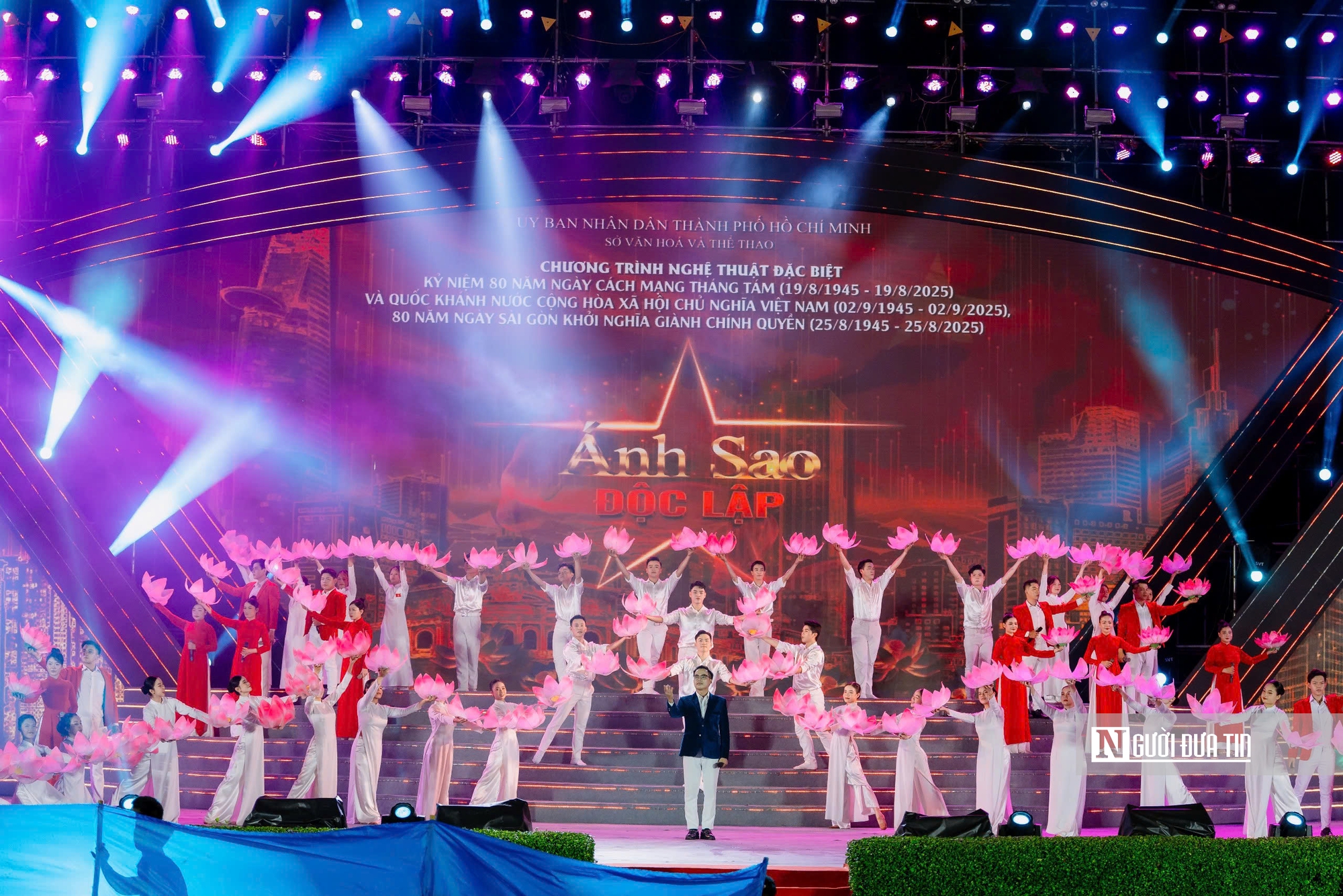 Tp.HCM: Pháo hoa rực sáng đêm Quốc khánh 2/9 tại chương trình đặc biệt “Ánh sao độc lập”- Ảnh 1. Tp.HCM: Pháo hoa rực sáng đêm Quốc khánh 2/9 tại chương trình đặc biệt “Ánh sao độc lập”- Ảnh 1.