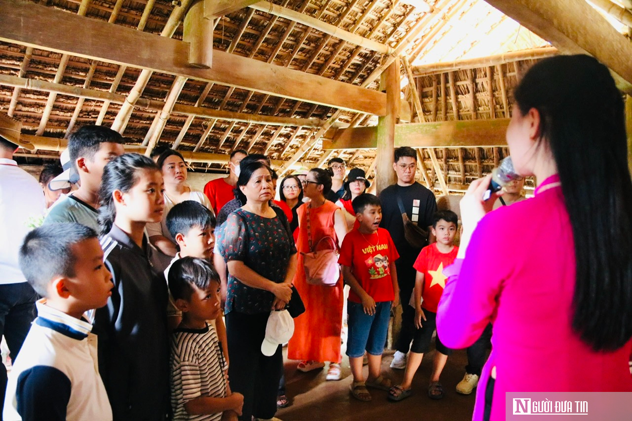 Dòng người hồi hương về thăm quê Bác Hồ dịp Quốc khánh 2/9- Ảnh 4. Dòng người hồi hương về thăm quê Bác Hồ dịp Quốc khánh 2/9- Ảnh 4.