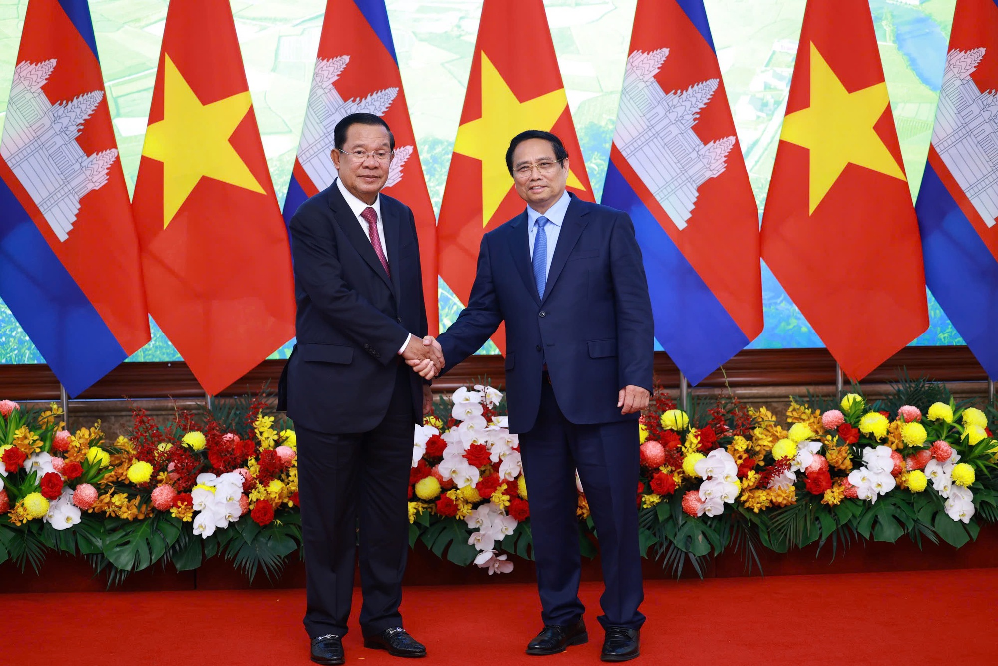 Chủ tịch Hun Sen: Việt Nam sẽ vững bước phát triển- Ảnh 2. Chủ tịch Hun Sen: Việt Nam sẽ vững bước phát triển- Ảnh 2.