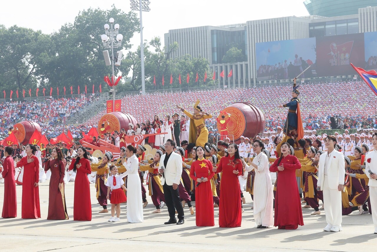 NSƯT Phương Nga: Khoảnh khắc đứng hát tại Quảng trường Ba Đình là niềm vinh dự lớn lao - Ảnh 1.
