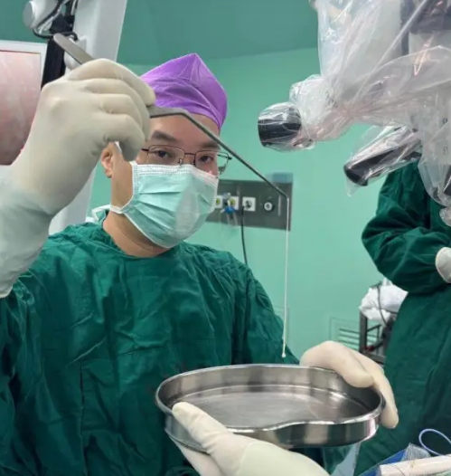 Người đàn ông đột ngột mất thị lực, bác sĩ phát hiện ra bí mật đáng sợ- Ảnh 2. Người đàn ông đột ngột mất thị lực, bác sĩ phát hiện ra bí mật đáng sợ- Ảnh 2.