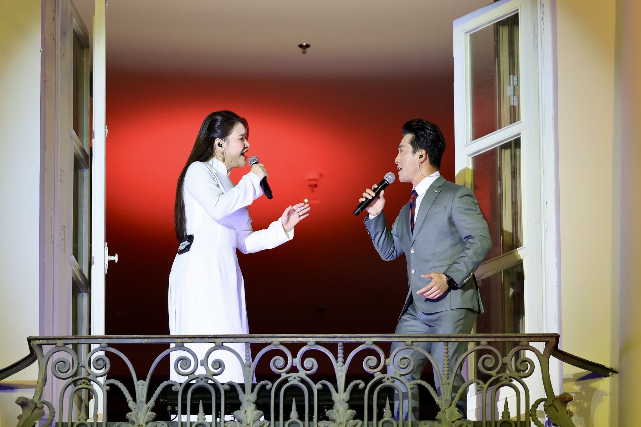 Đà Nẵng biểu diễn đêm nhạc trên ban công bảo tàng lịch sử, kết nối tương lai- Ảnh 6. Đà Nẵng biểu diễn đêm nhạc trên ban công bảo tàng lịch sử, kết nối tương lai- Ảnh 6.