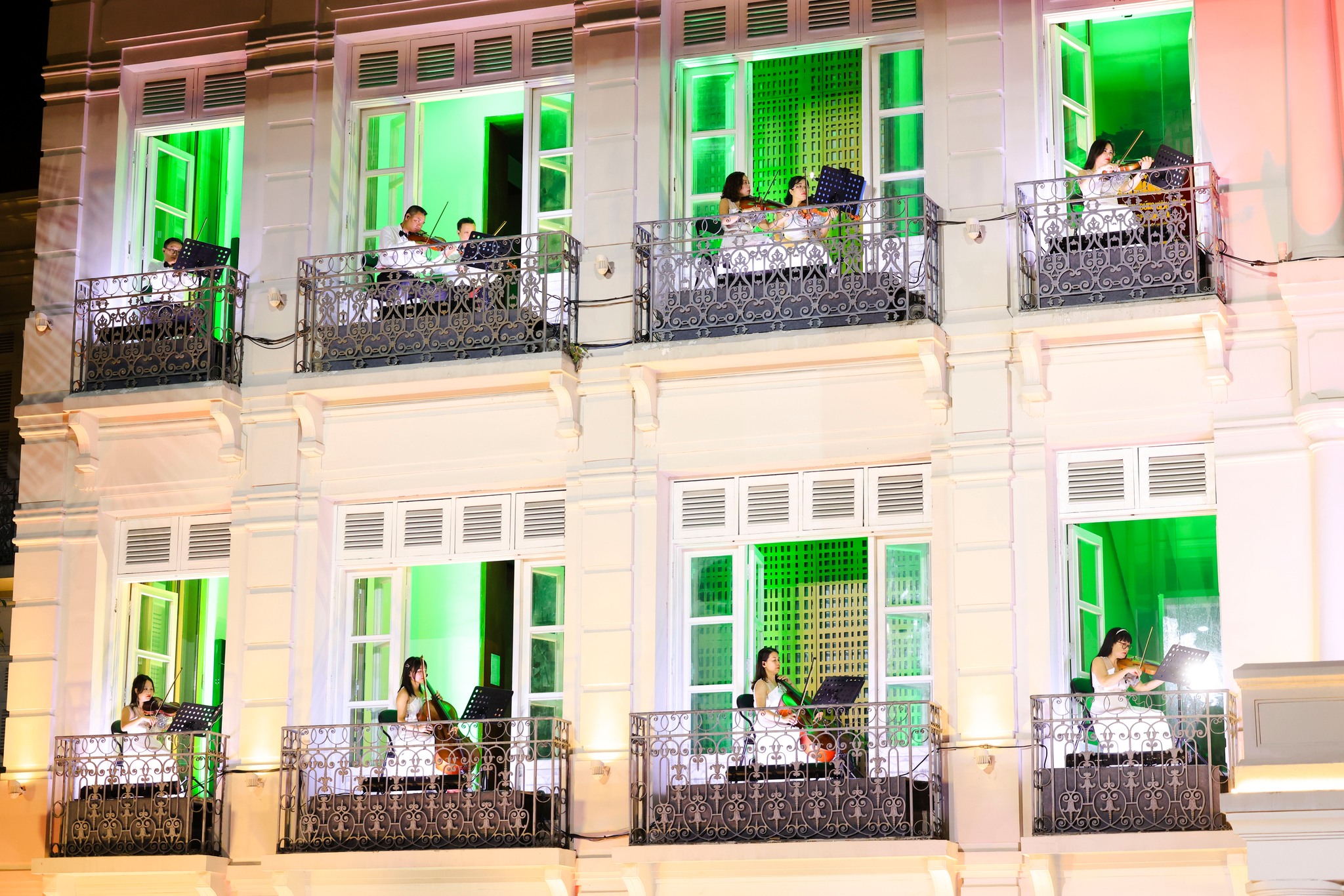 Đà Nẵng biểu diễn đêm nhạc trên ban công bảo tàng lịch sử, kết nối tương lai- Ảnh 18. Đà Nẵng biểu diễn đêm nhạc trên ban công bảo tàng lịch sử, kết nối tương lai- Ảnh 18.