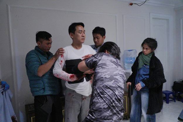 Hứa Vĩ Văn: Từ bác sĩ "Mưa đỏ" đến nhà báo bí ẩn đầy gai góc- Ảnh 4. Hứa Vĩ Văn: Từ bác sĩ "Mưa đỏ" đến nhà báo bí ẩn đầy gai góc- Ảnh 4.