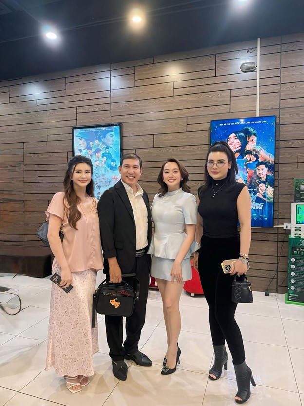NSƯT Kim Oanh hiếm hoi lộ diện sau "trùng tu nhan sắc" - Ảnh 2.