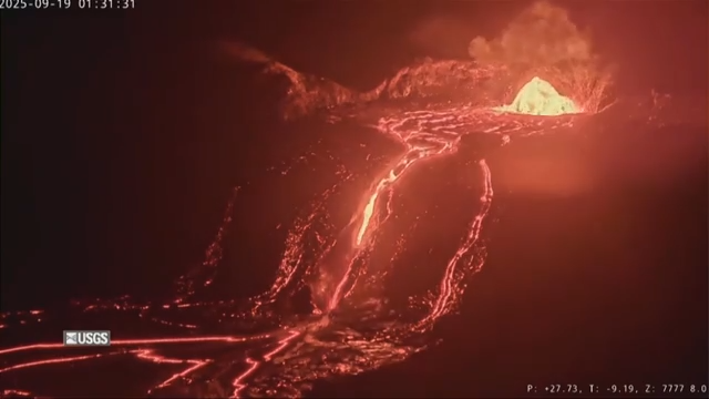 Núi lửa Kilauea lại phun trào, dung nham cuồn cuộn đổ ra từ miệng núi - Ảnh 1. Núi lửa Kilauea lại phun trào, dung nham cuồn cuộn đổ ra từ miệng núi - Ảnh 1.