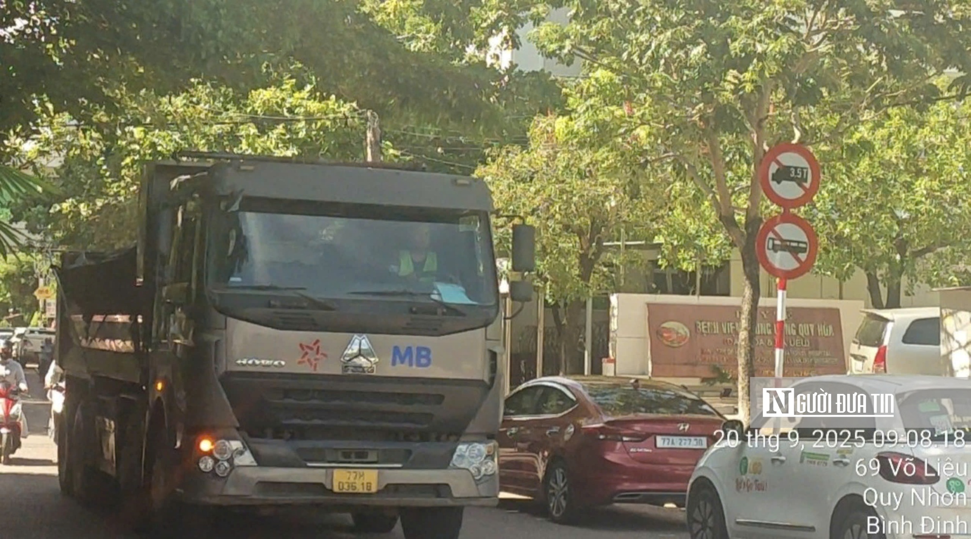 Xe ben vẫn "tung hoành" đường cấm ở Quy Nhơn, CSGT xác minh "phạt nguội"- Ảnh 2. Xe ben vẫn "tung hoành" đường cấm ở Quy Nhơn, CSGT xác minh "phạt nguội"- Ảnh 2.