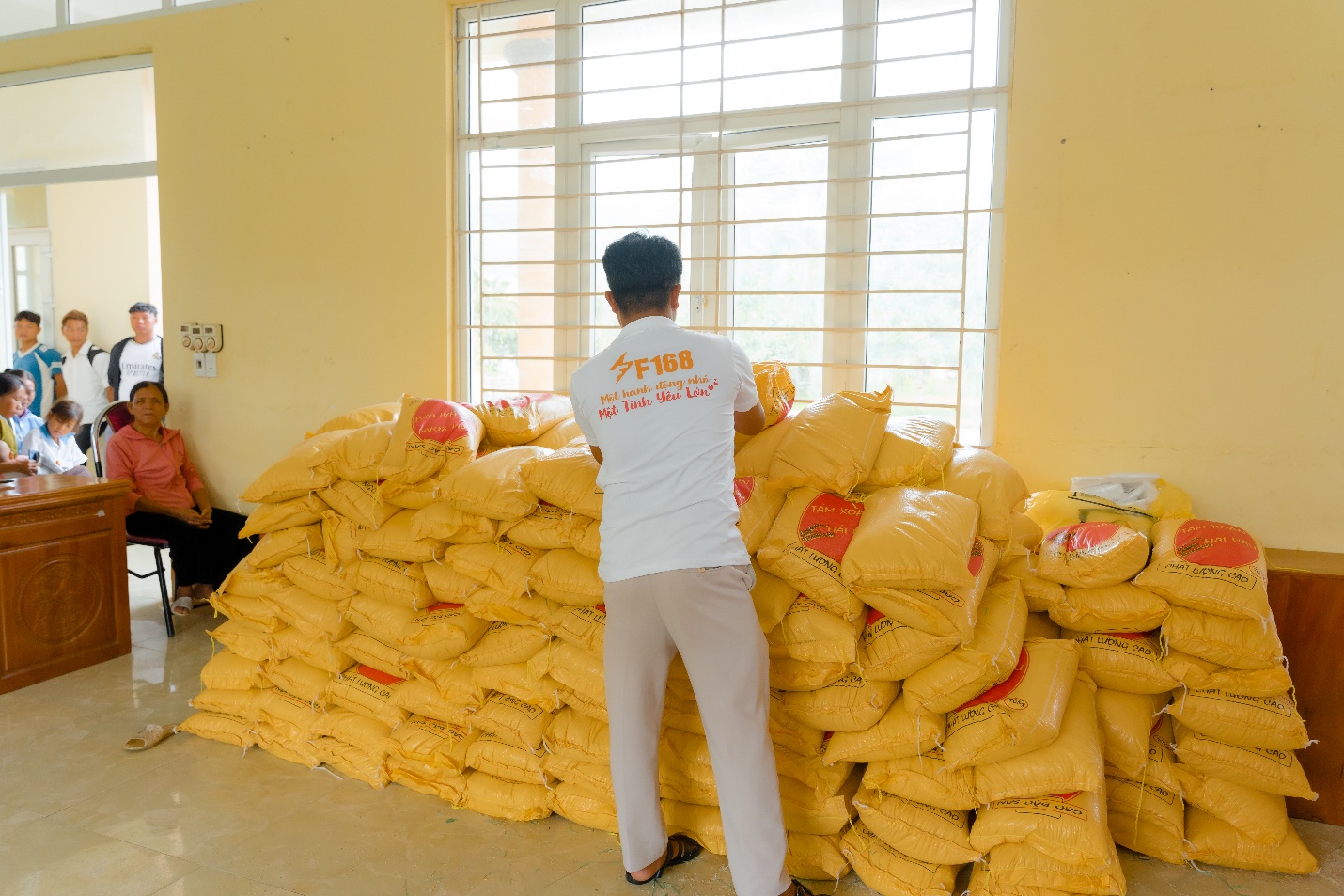 Công ty TNHH Truyền thông và Giải trí F168 mang yêu thương chạm tới những trái tim vùng cao- Ảnh 3. Công ty TNHH Truyền thông và Giải trí F168 mang yêu thương chạm tới những trái tim vùng cao- Ảnh 3.