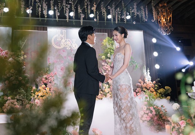 Nhật Kim Anh bắt được hoa cưới của vợ chồng Hồ Quang Hiếu- Ảnh 3.