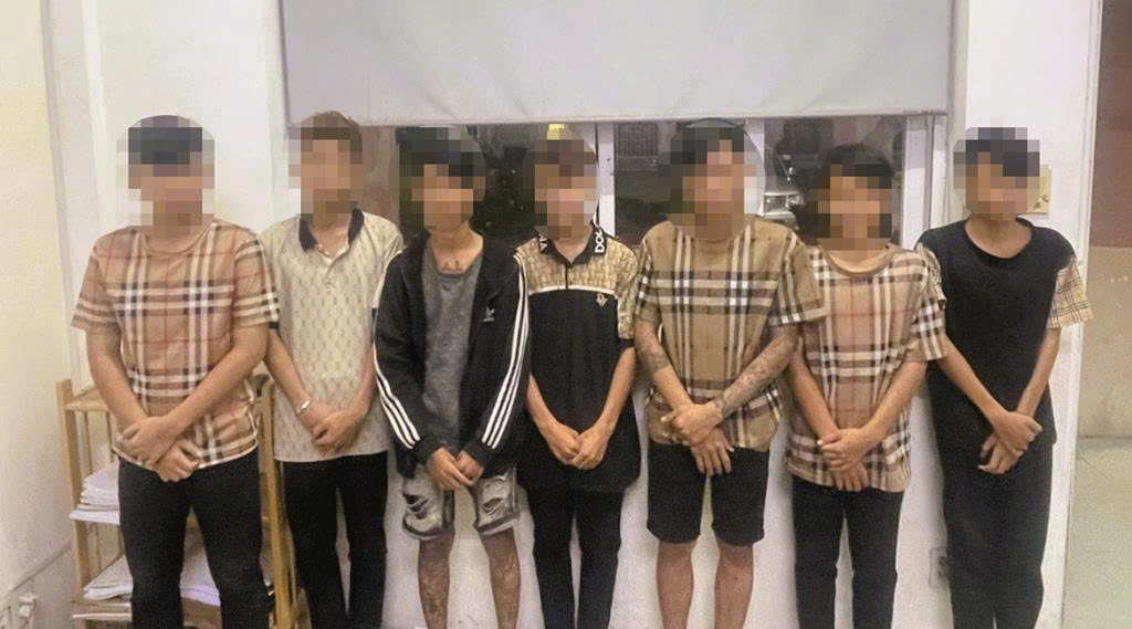 Bắt giữ nhóm tuổi teen chuyên trộm cắp tài sản của người lao động - Ảnh 1.