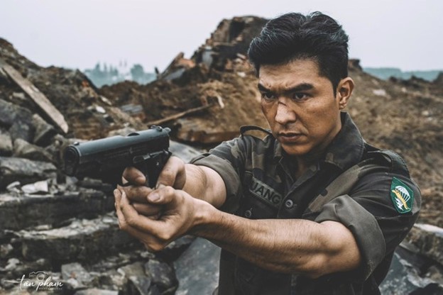 Thú vui giải trí đời thường của Quang trong "Mưa đỏ" gây bất ngờ - Ảnh 1.