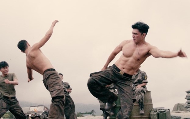 Thú vui giải trí đời thường của Quang trong "Mưa đỏ" gây bất ngờ - Ảnh 3.
