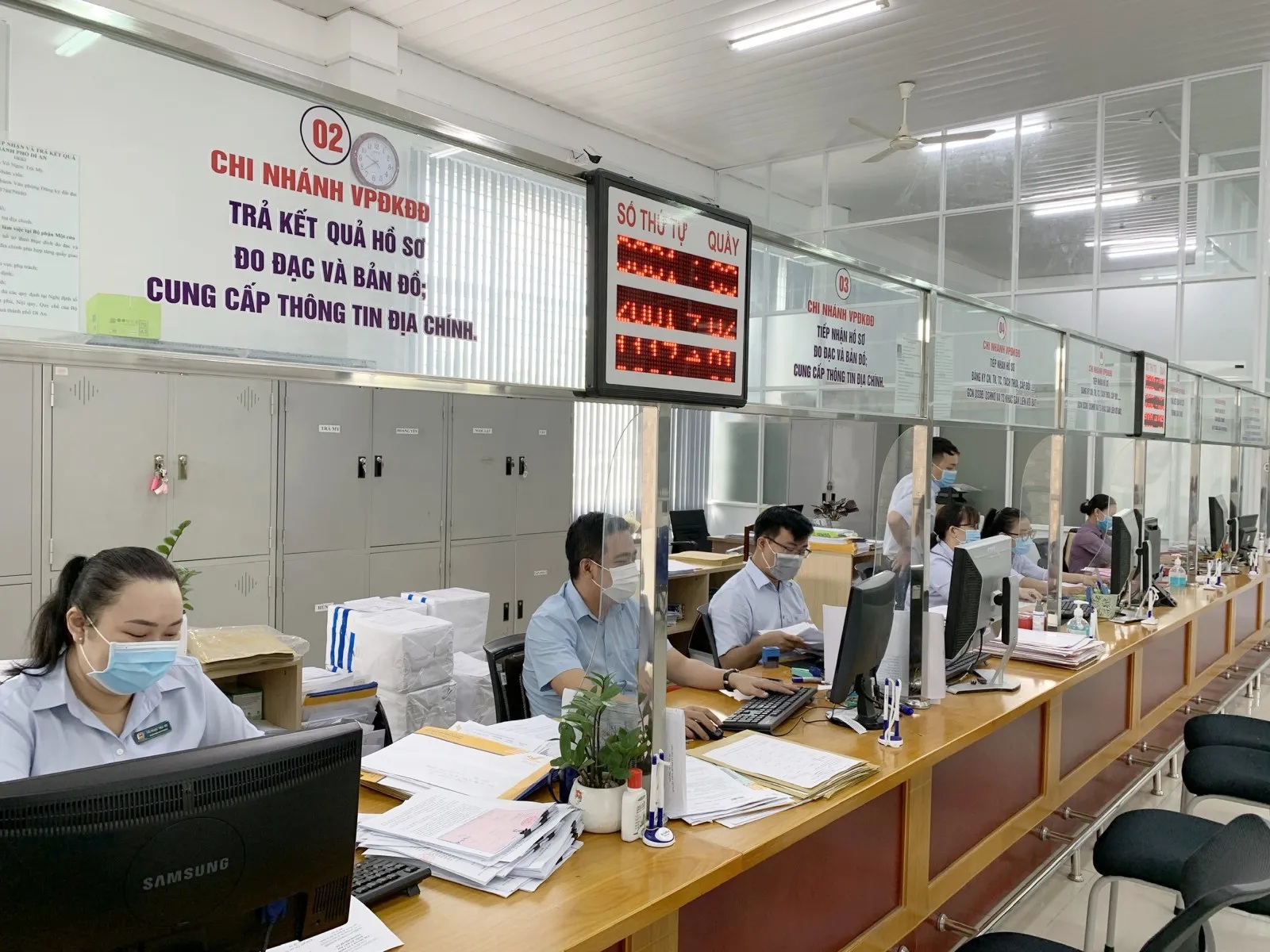 Thủ tục cấp đổi sổ đỏ theo hướng dẫn mới nhất - Ảnh 1.