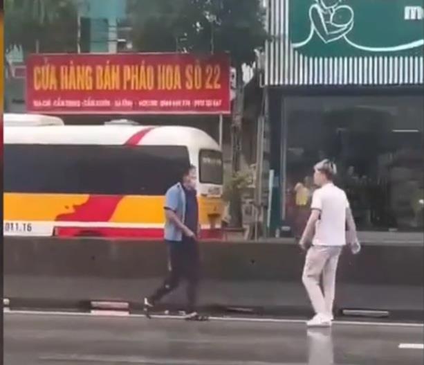 Xử phạt tài xế đuổi đánh hành khách trên Quốc lộ 1 ở Hà Tĩnh- Ảnh 1. Xử phạt tài xế đuổi đánh hành khách trên Quốc lộ 1 ở Hà Tĩnh- Ảnh 1.