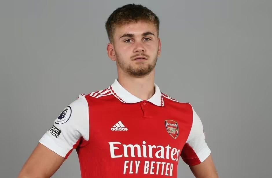 Cựu tiền đạo Arsenal rơi vào tình trạng hôn mê sau khi bị chấn thương não - Ảnh 1. Cựu tiền đạo Arsenal rơi vào tình trạng hôn mê sau khi bị chấn thương não - Ảnh 1.