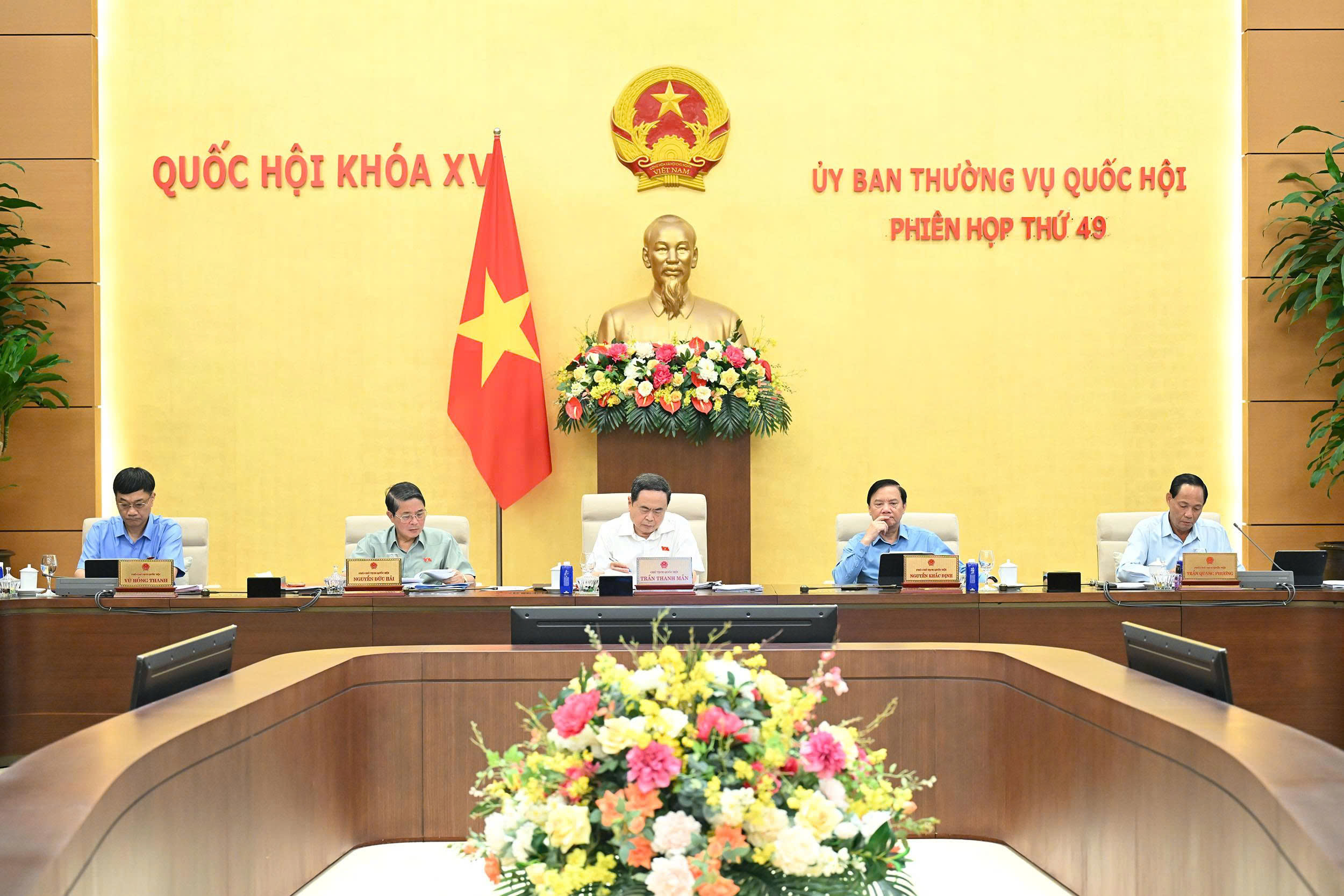 Chậm việc triển khai thị trường bán lẻ điện cạnh tranh, gói tín dụng NƠXH 120.000 tỷ đồng - Ảnh 1.