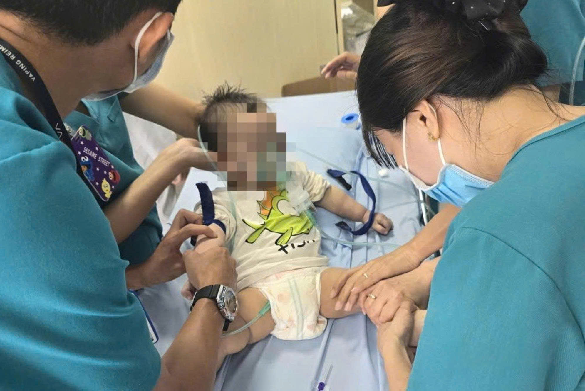 Đồng Nai: CSGT dùng xe chuyên dụng kịp thời đưa bé trai 1 tuổi đi cấp cứu - Ảnh 2.