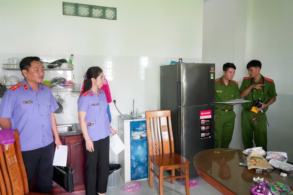 Triệt phá tụ điểm tổ chức “tiệc” ma túy, bắt 21 đối tượng- Ảnh 3.