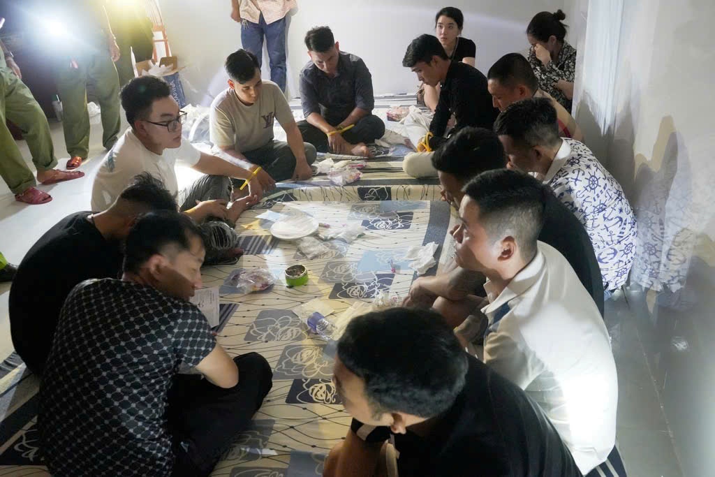 Triệt phá tụ điểm tổ chức “tiệc” ma túy, bắt 21 đối tượng- Ảnh 1.