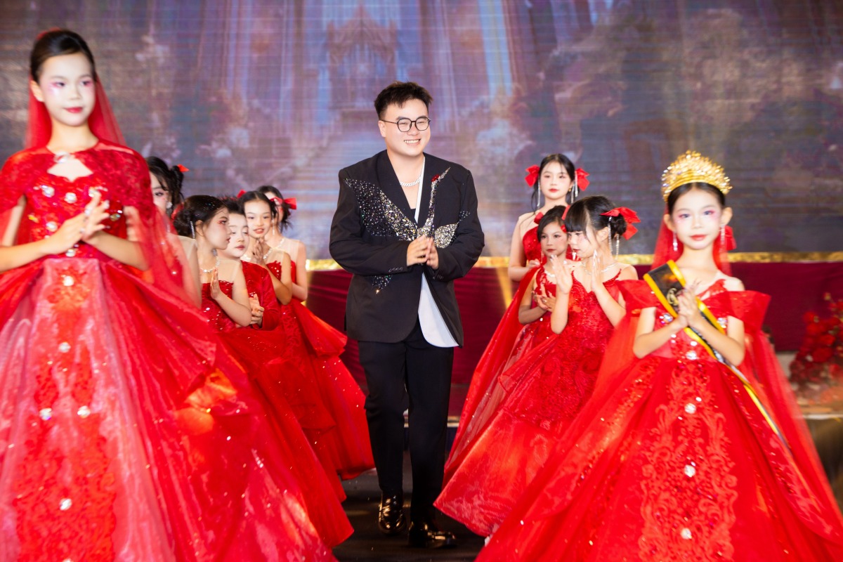 Vietnam Iconic Runway: Á hậu Hạnh Nguyên thần thái trong đêm “Trạm hạnh phúc”  - Ảnh 4.