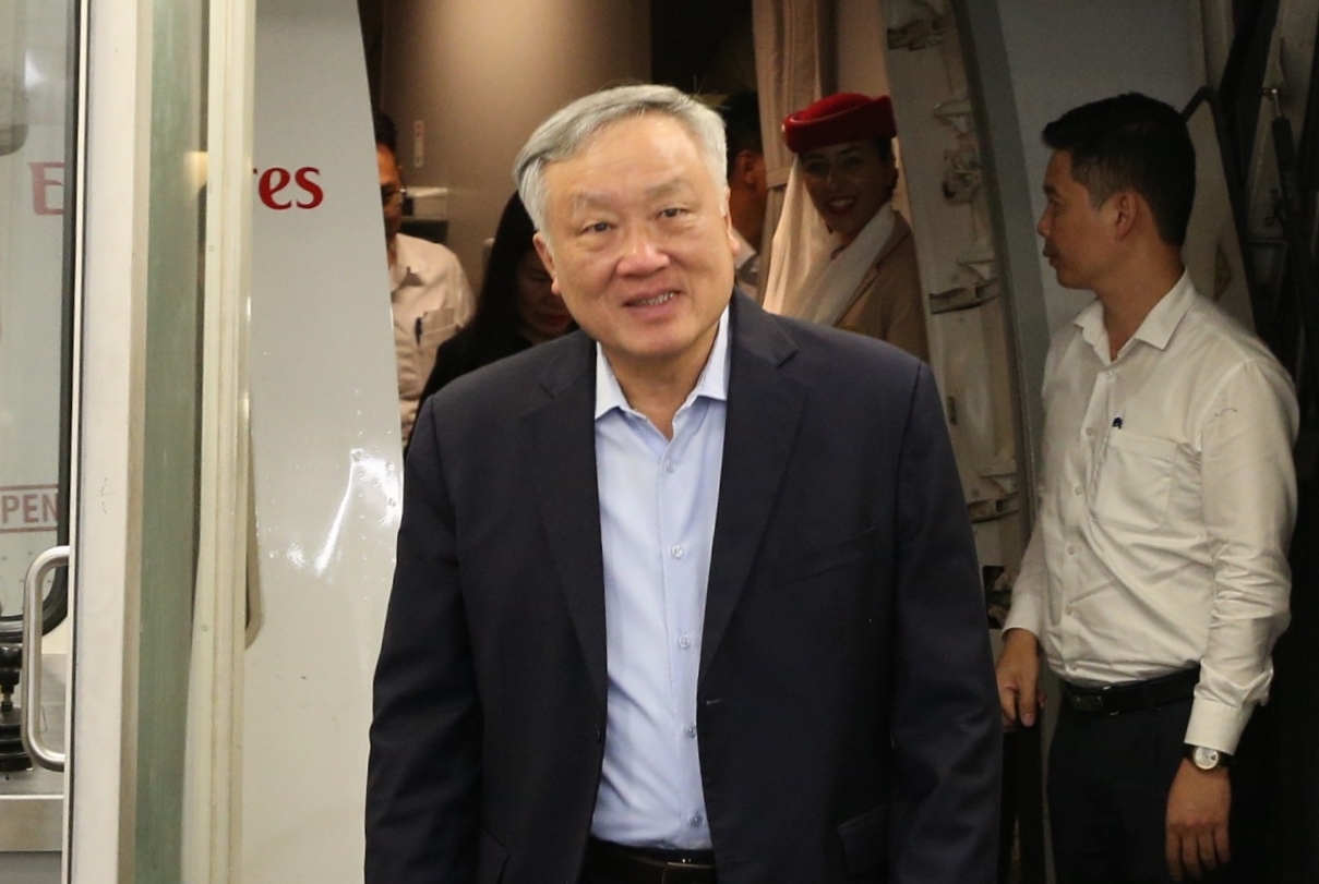 Phó Thủ tướng Nguyễn Hòa Bình tới UAE - Ảnh 1.