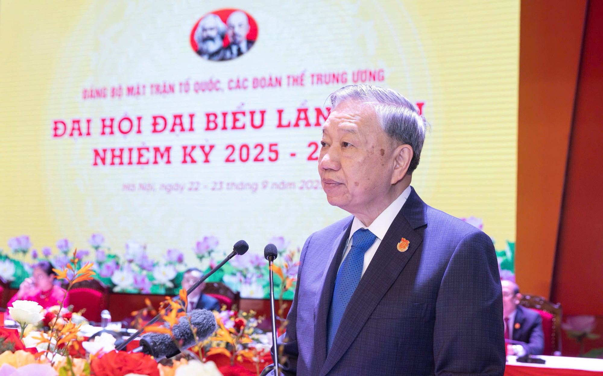 Bí thư Tp.HCM Trần Lưu Quang: Mỗi ngôi nhà là một “tế bào đoàn kết”, mỗi con hẻm là một “điểm sáng nghĩa tình”- Ảnh 4.