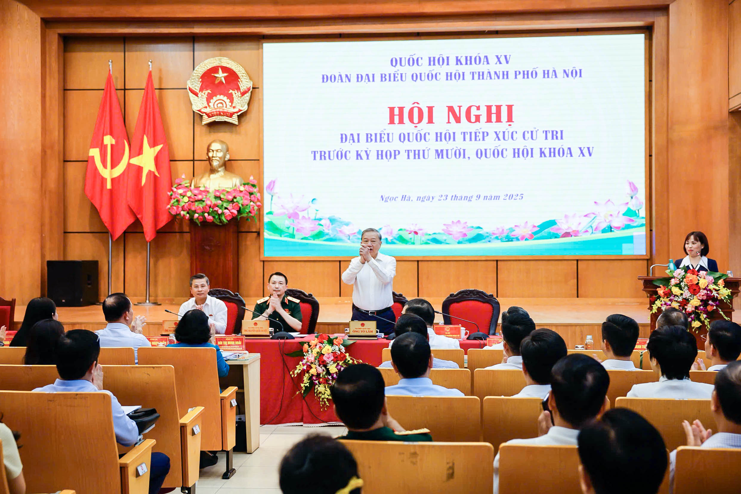 Tổng Bí thu Tô Lâm tiếp xúc cử tri 11 phường ở Hà Nội - Ảnh 4.
