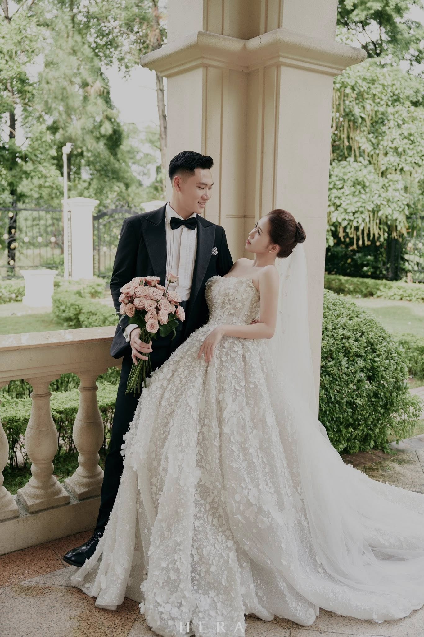 Thủ môn tuyển Việt Nam tung bộ ảnh cưới "nét căng" bên nữ tiếp viên hàng không xinh đẹp - Ảnh 4.