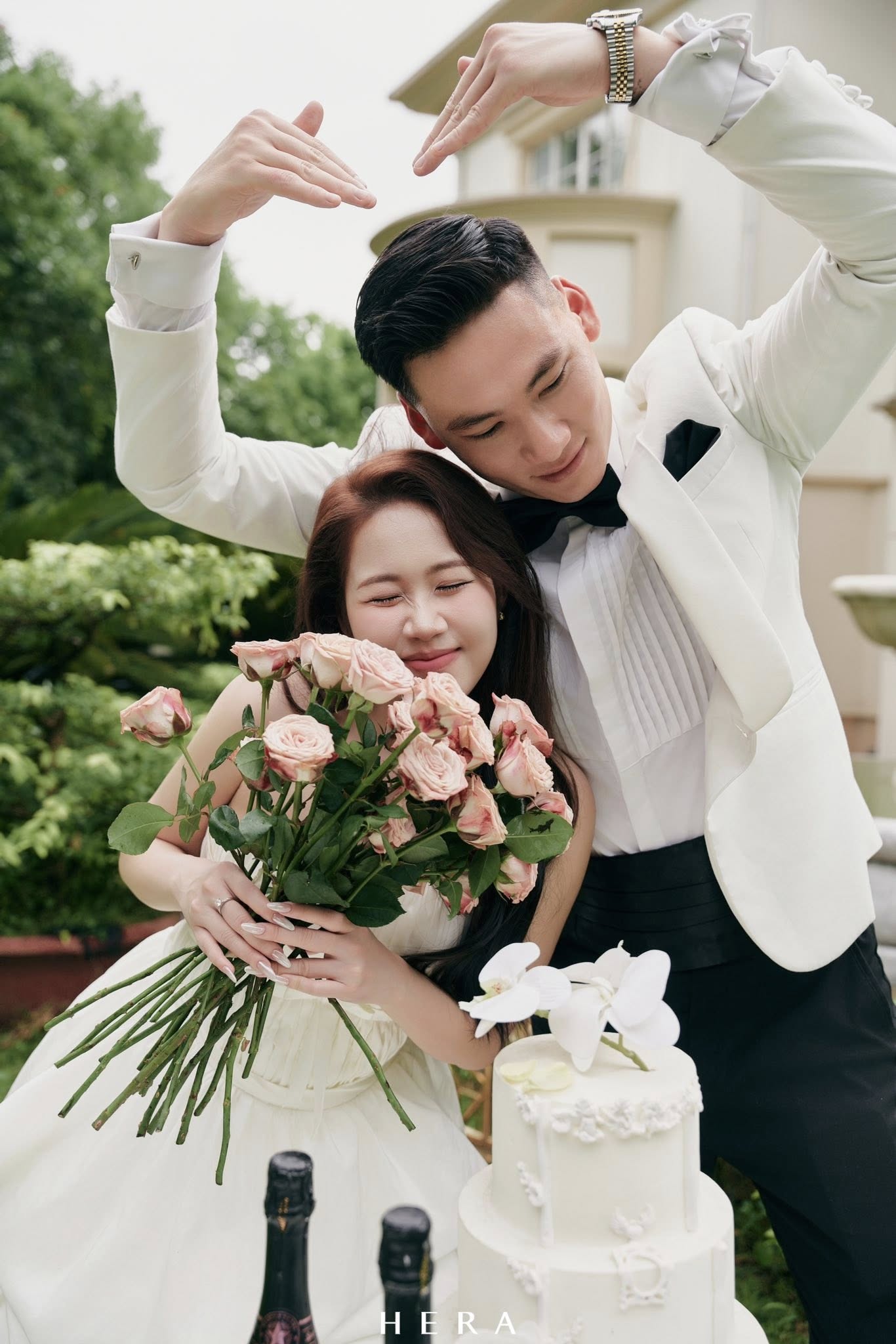Thủ môn tuyển Việt Nam tung bộ ảnh cưới "nét căng" bên nữ tiếp viên hàng không xinh đẹp - Ảnh 3.