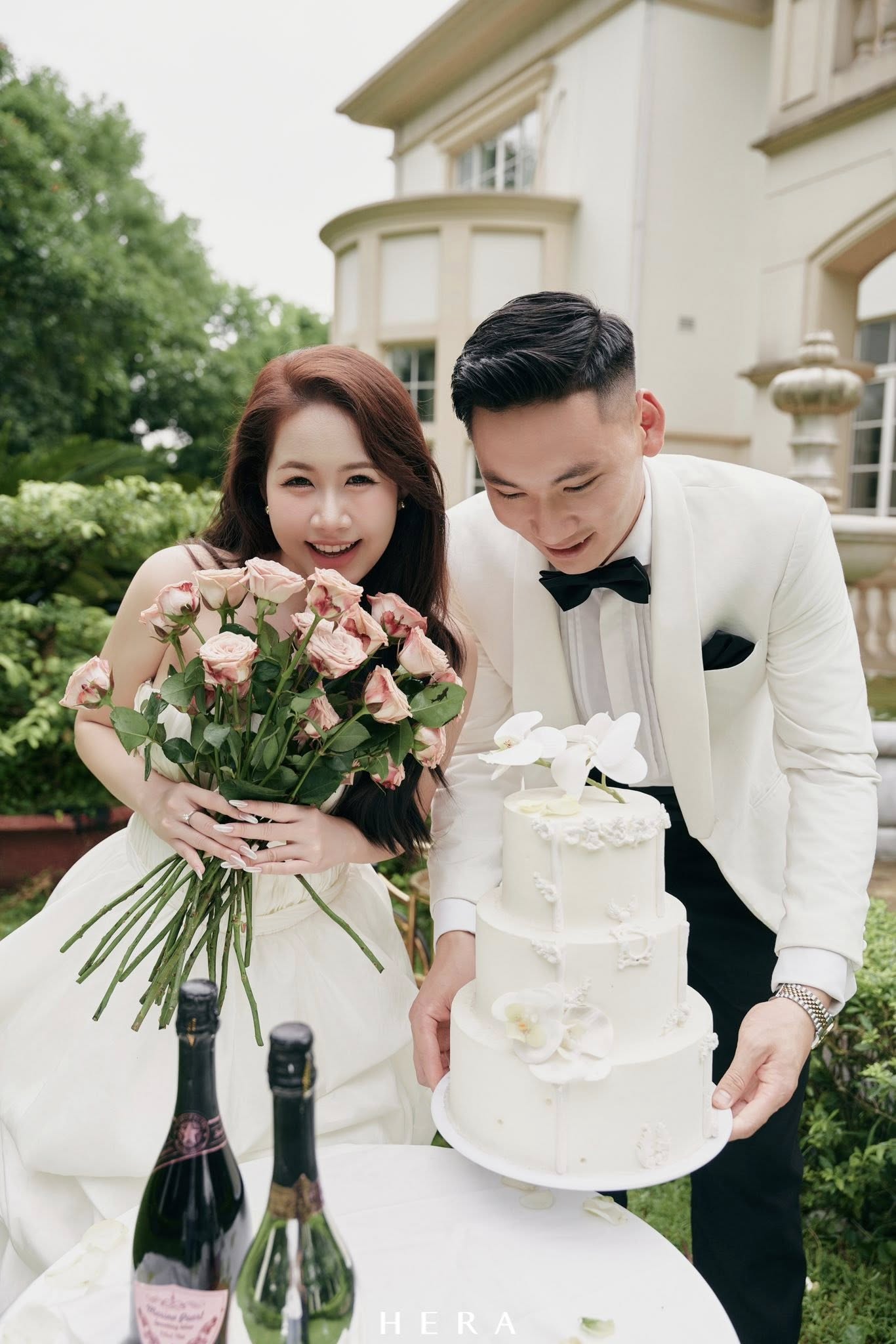 Thủ môn tuyển Việt Nam tung bộ ảnh cưới "nét căng" bên nữ tiếp viên hàng không xinh đẹp - Ảnh 2.
