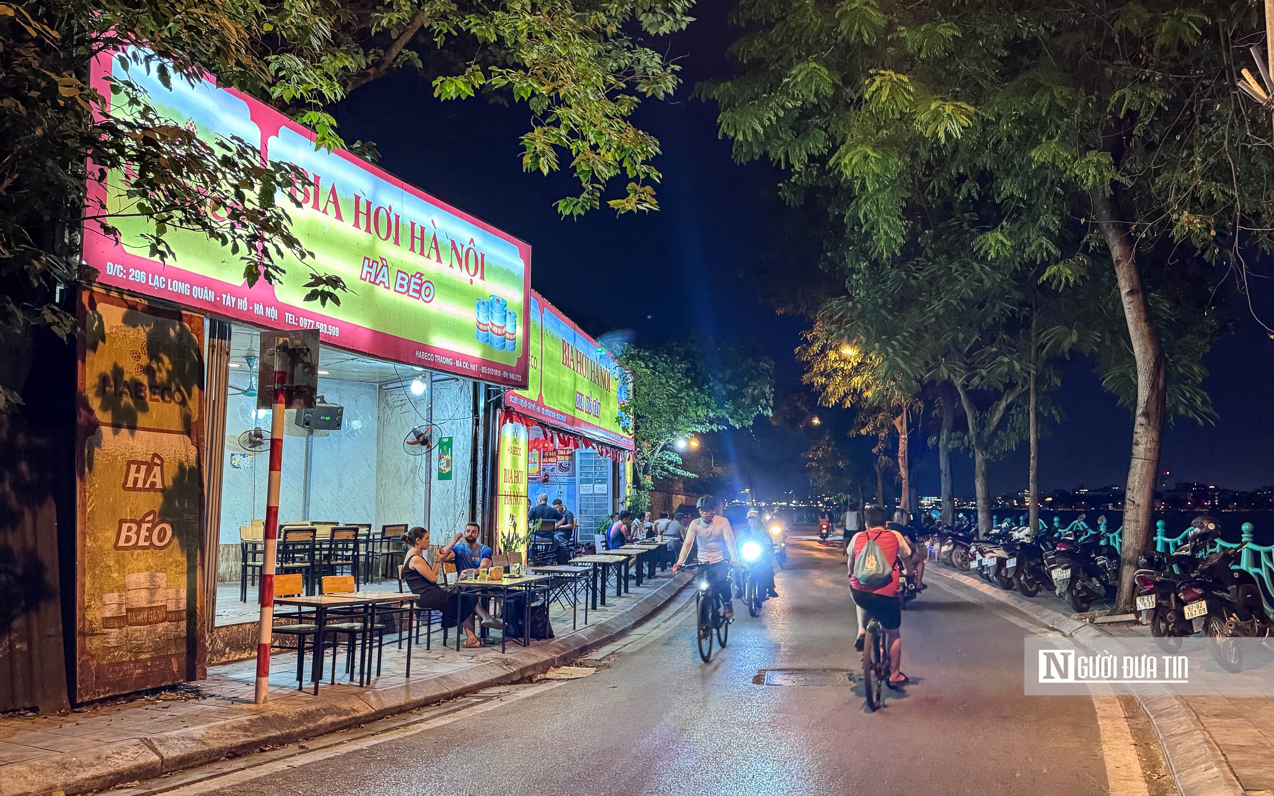 Hà Nội: Tái diễn tình trạng lấn chiếm vỉa hè xung quanh hồ Tây- Ảnh 30.