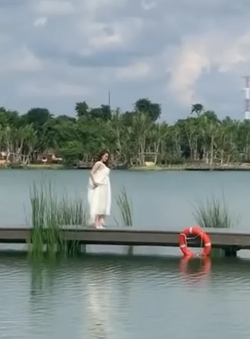 Diễn viên Nhã Phương lộ bụng bầu vượt mặt, nghi vấn mang bầu lần 3? - Ảnh 2.