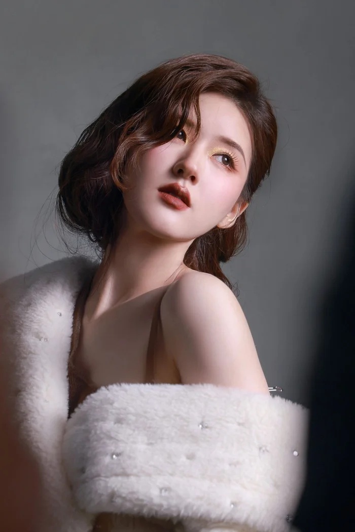 Triệu Lộ Tư trở lại ấn tượng sau loạt biến cố - Ảnh 1.