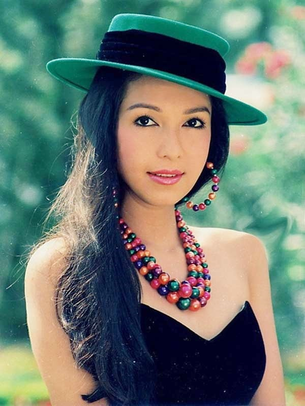 "Hoa hậu không ngai" của Vbiz: 40 năm không ăn cơm, tuổi 63 nhan sắc trẻ trung đến ngỡ ngàng - Ảnh 2.