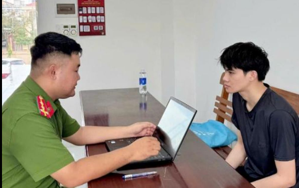 Người đàn ông ở TPHCM mất hơn 2 tỷ sau khi cài ứng dụng giả mạo điện lực - Ảnh 2.
