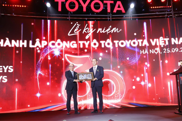 Những dấu ấn làm nên hành trình 30 năm rực rỡ của Toyota Việt Nam  - Ảnh 1.