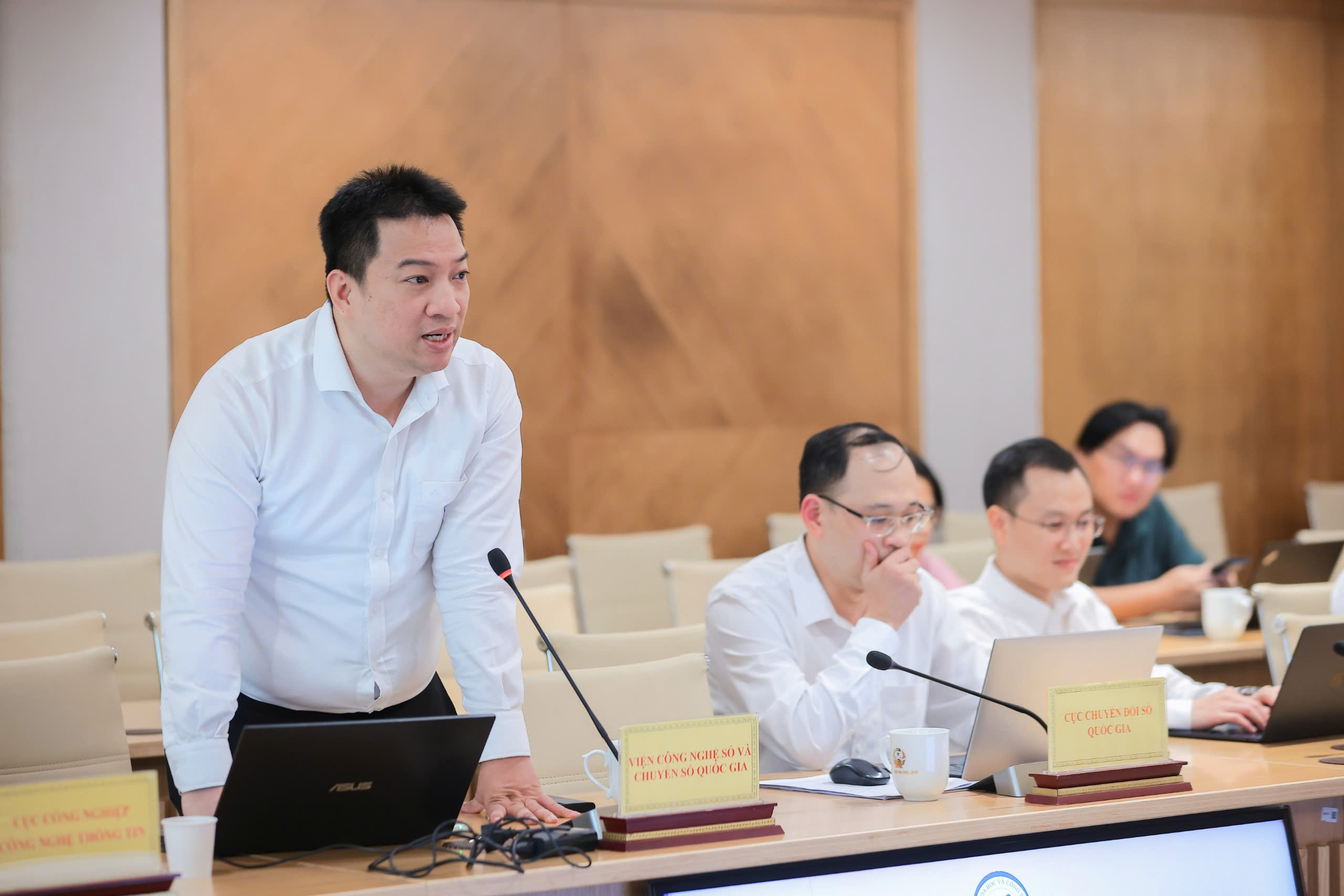 Đưa AI vào trường tiểu học: Cần xây dựng "hàng rào an toàn" để bảo vệ trẻ em- Ảnh 1.