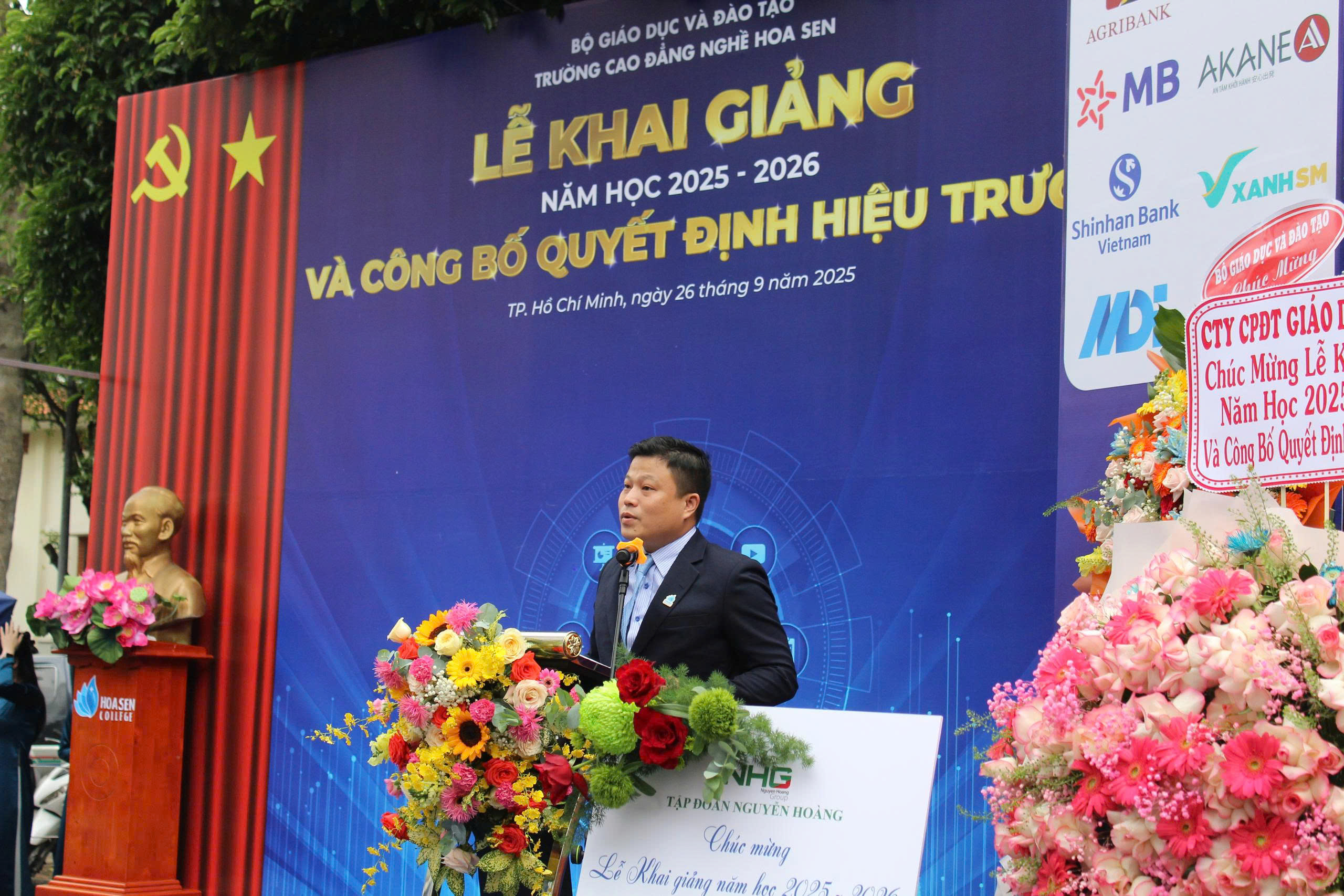 Trường Cao đẳng Nghề Hoa Sen long trọng tổ chức Lễ Khai giảng năm học 2025 – 2026 và Công bố Quyết định bổ nhiệm Hiệu trưởng - Ảnh 1.