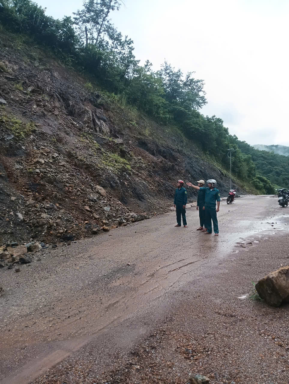 Đà Nẵng huy động toàn lực ứng phó bão số 10 Bualoi- Ảnh 9. Đà Nẵng huy động toàn lực ứng phó bão số 10 Bualoi- Ảnh 9.
