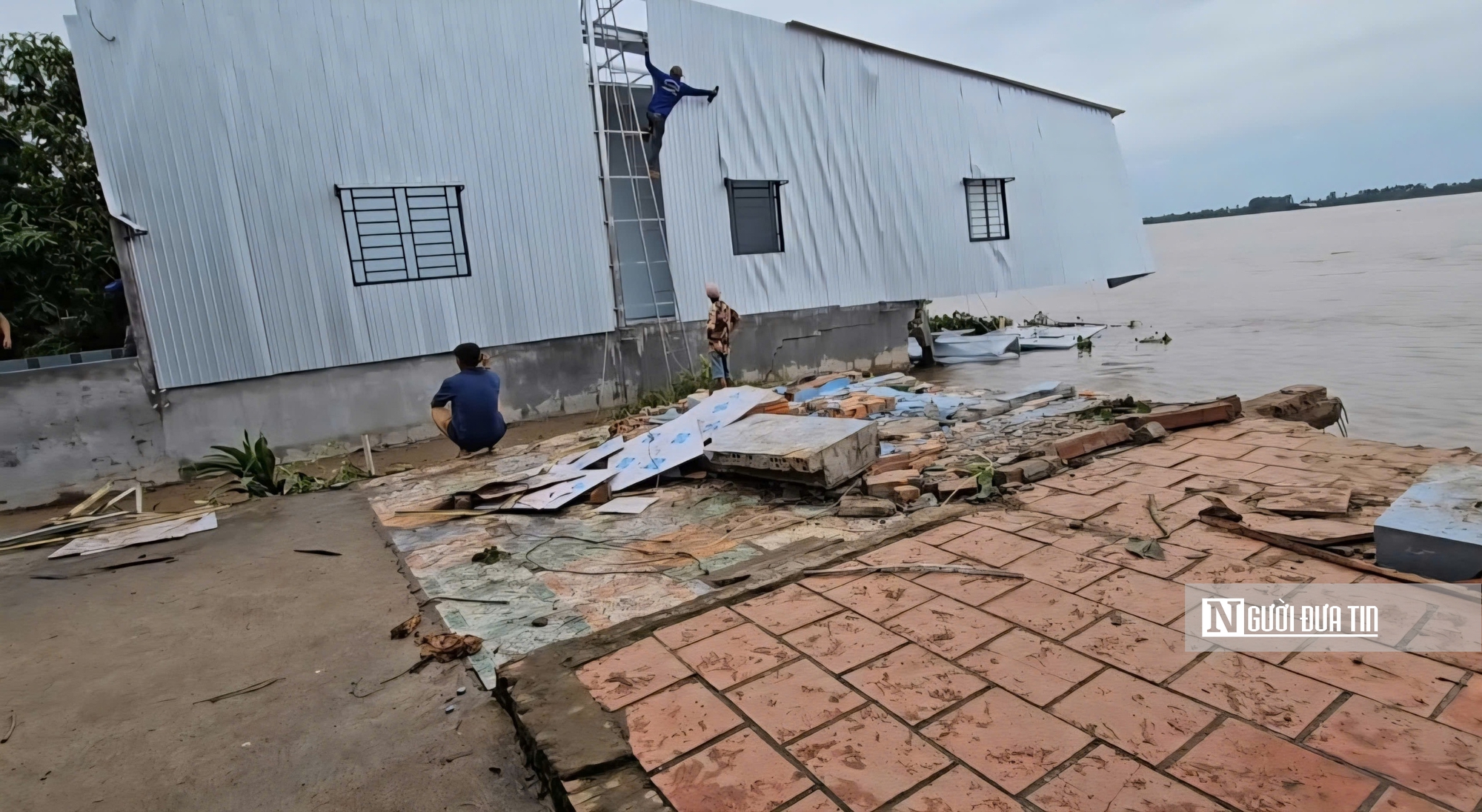 Sạt lở sông Tiền: Gần 1.000 nhân khẩu sống ven sông Tiền bị uy hiếp - Ảnh 3.