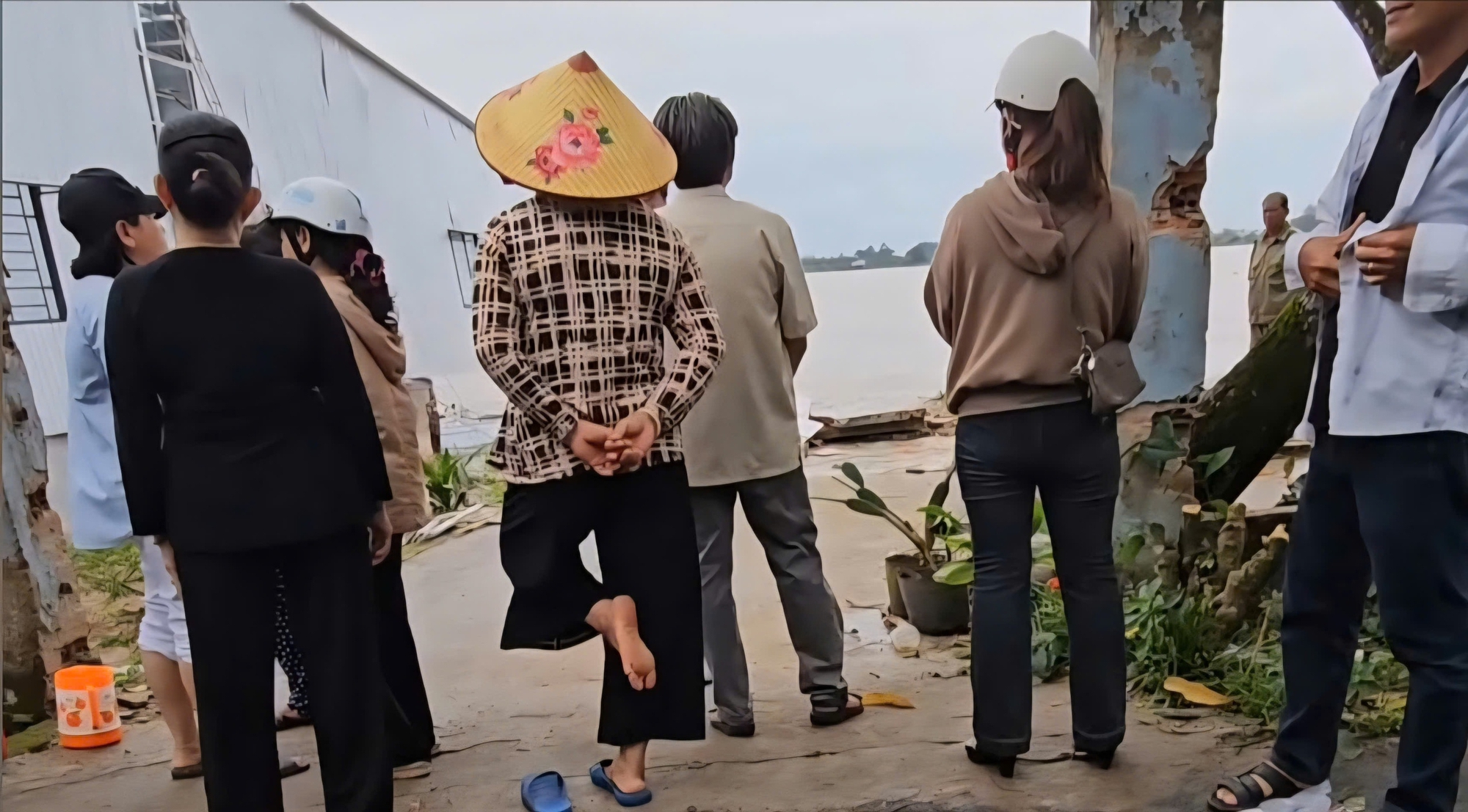 Sạt lở sông Tiền: Gần 1.000 nhân khẩu sống ven sông Tiền bị uy hiếp - Ảnh 7.